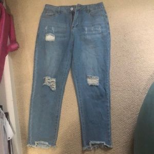 Cute baggy jeans with holes💦